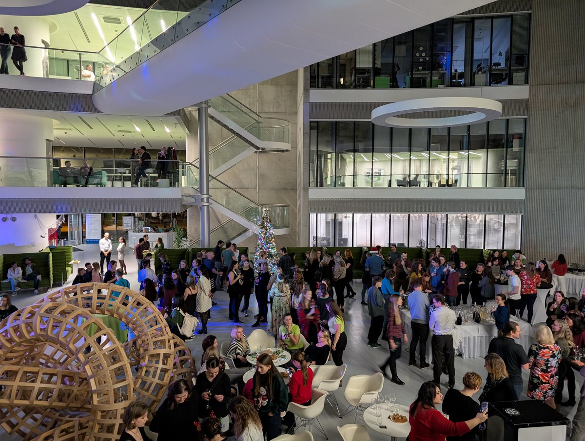 CEITEC_Brno's tweet photo. Last Thursday, both CEITEC @muni_cz and CEITEC @VUTvBrne changed into Christmas colours. All scientists, students, administrative workers, and other collaborators gathered together to celebrate the achievements of the past year ✨
#CEITECScience https://t.co/r9pfH7fCIe