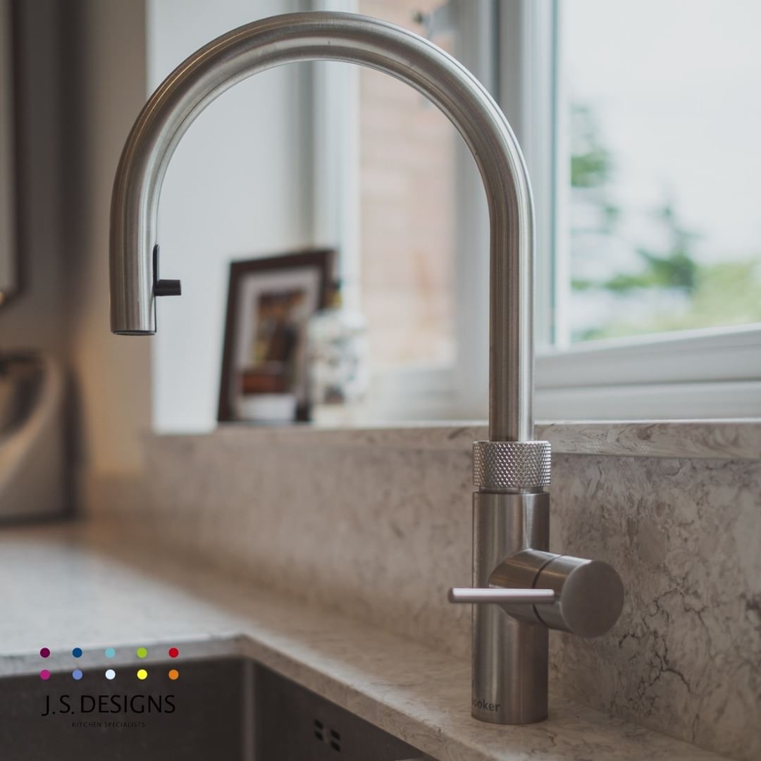 CRLstone's tweet image. The silk beige handleless cabinets have been paired perfectly with the CRL Quartz Monte Bianco worktops in this kitchen by J S Designs, creating a beautiful muted and timeless space.
.
#neutralkitchen #handleleskitchen #quartz