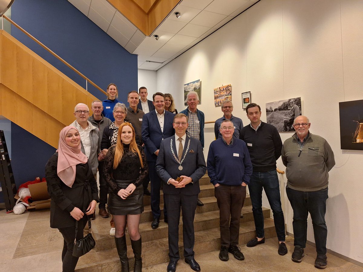 Afgelopen raadsvergadering verwelkomde #RaadVeenendaal 12 Gasten van de raad op het gemeentehuis. Deze geïnteresseerde inwoners liepen een avond mee om het raadswerk van dichtbij mee te maken.