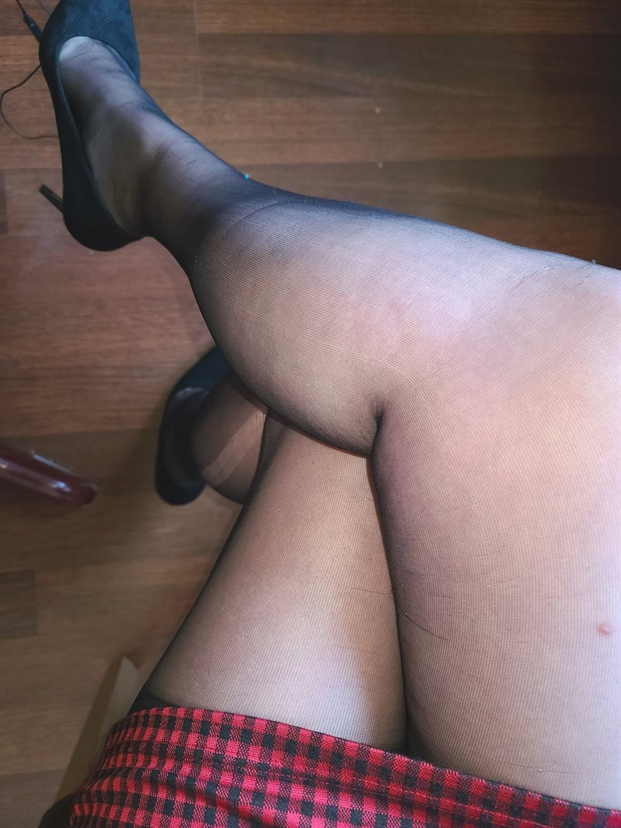 ladyziaclaudia's tweet photo. RT o Like se ho stuzzicato la tua fantasia 💋😈 https://t.co/VBwqxu0Fvj