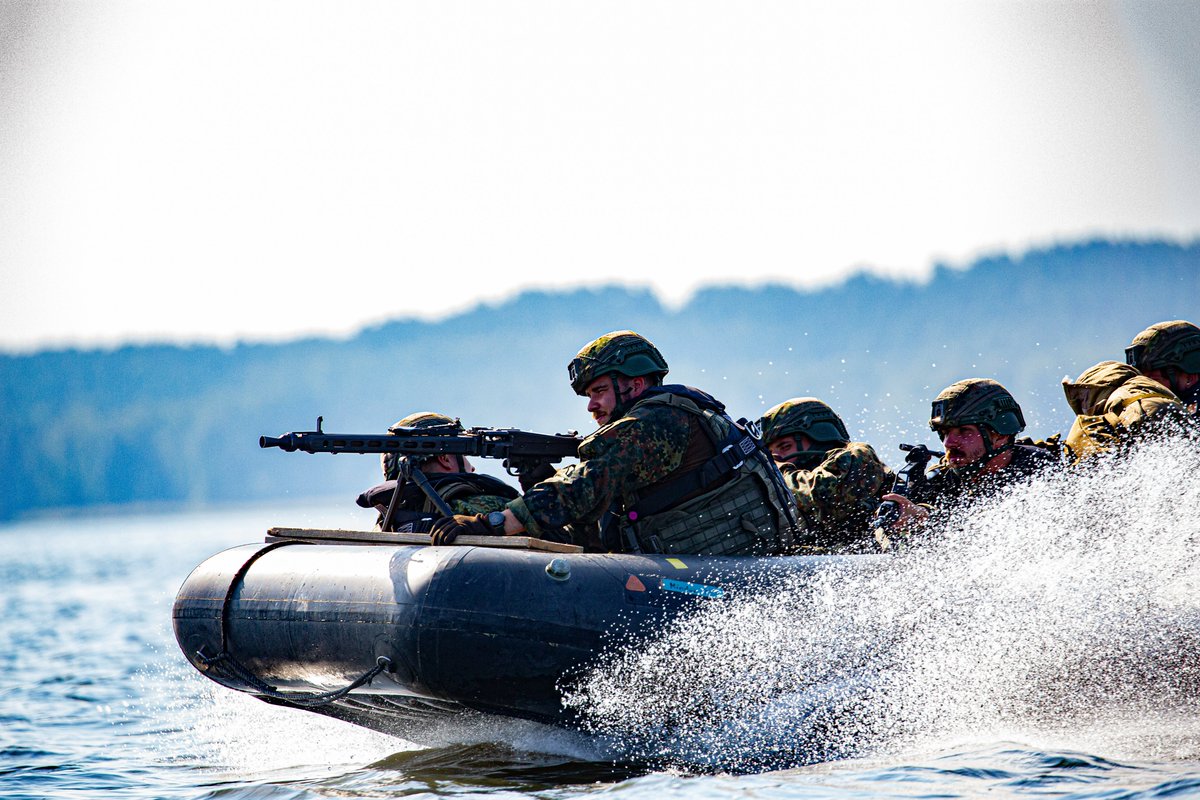 Bw_Einsatz's tweet photo. Ein Jahr mit vielen Herausforderungen ist zu Ende. Die #BundeswehrimEinsatz blickt zurück und teilt Impressionen aus dem September 2024. #CounterDaesh #eFP #NATO #EUFOR
@BMVg_Bundeswehr @bundeswehrInfo @OFK_Bundeswehr @Deutsches_Heer @Team_Luftwaffe @deutschemarine https://t.co/9T4wUAUMwe