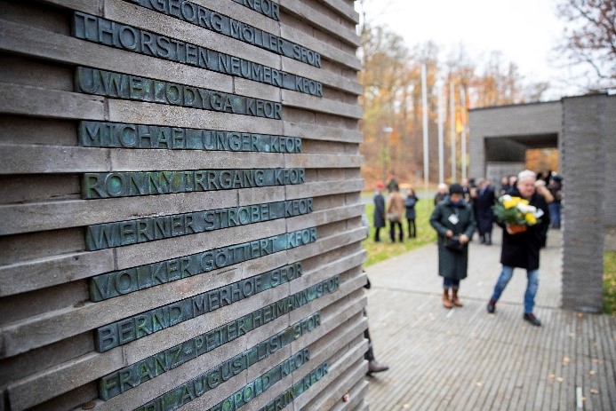 Bundeswehr im Einsatz (@bw_einsatz) on Twitter photo Ein Jahr mit vielen Herausforderungen ist zu Ende. Die #BundeswehrimEinsatz blickt zurück und teilt Impressionen aus dem November 2024. #eFP #Ägäis #KFOR #NATO #WdE
<a href="/BMVg_Bundeswehr/">Verteidigungsministerium</a> <a href="/bundeswehrInfo/">Bundeswehr</a> <a href="/OFK_Bundeswehr/">Operatives Führungskommando</a> <a href="/Deutsches_Heer/">Heer</a> <a href="/Team_Luftwaffe/">Team Luftwaffe</a> <a href="/deutschemarine/">Deutsche Marine</a> Ein Jahr mit vielen Herausforderungen ist zu Ende. Die #BundeswehrimEinsatz blickt zurück und teilt Impressionen aus dem November 2024. #eFP #Ägäis #KFOR #NATO #WdE
<a href="/BMVg_Bundeswehr/">Verteidigungsministerium</a> <a href="/bundeswehrInfo/">Bundeswehr</a> <a href="/OFK_Bundeswehr/">Operatives Führungskommando</a> <a href="/Deutsches_Heer/">Heer</a> <a href="/Team_Luftwaffe/">Team Luftwaffe</a> <a href="/deutschemarine/">Deutsche Marine</a>
