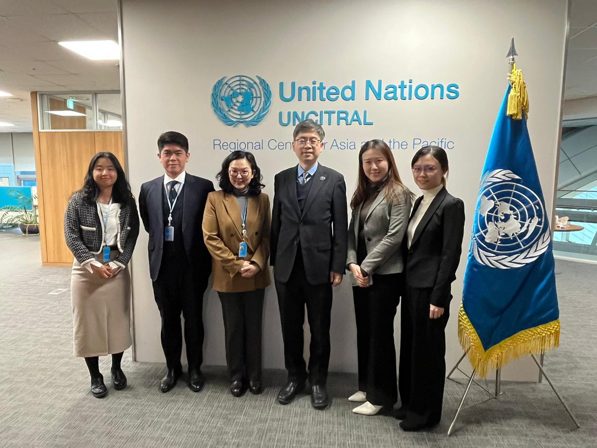 annajoubinbret's tweet image. This week, #UNCITRAL #RCAP received Dr James Ding JP, Law Officer (International Law) &amp;amp; his colleagues from DoJ of 🇭🇰🇨🇳 to discuss future collaborations. 

We look forward to our upcoming events on #ClimateChange #InternationalTradeLaw, #TradeDigitization &amp;amp; #APJudicialSummit2025!