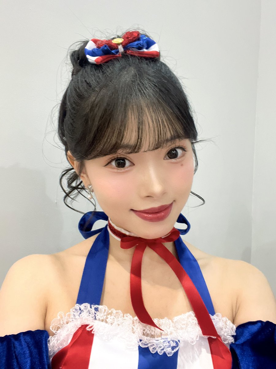 A_FionyJKT48's tweet photo. ❤️💙 https://t.co/OX8BPv0NR5