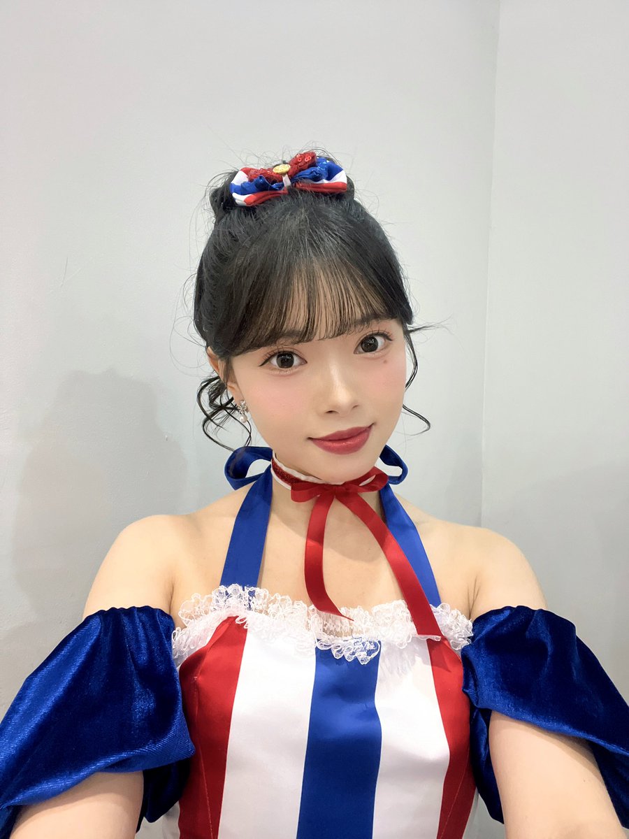 A_FionyJKT48's tweet photo. ❤️💙 https://t.co/OX8BPv0NR5