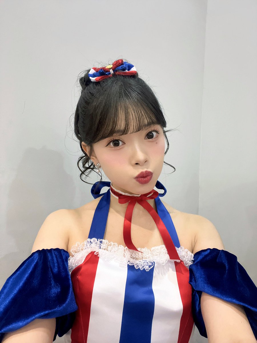 A_FionyJKT48's tweet photo. ❤️💙 https://t.co/OX8BPv0NR5