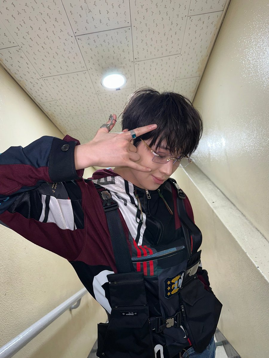 enhypenweverse's tweet photo. [ #선우’s Post ] 241216

#SUNOO: 💥👀 

(1/3)

@ENHYPEN_members @ENHYPEN #ENHYPEN #엔하이픈 https://t.co/h8wvqFN9Pi