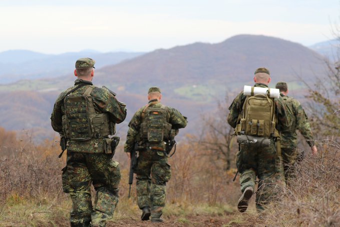 Bundeswehr im Einsatz (@bw_einsatz) on Twitter photo Ein Jahr mit vielen Herausforderungen ist zu Ende. Die #BundeswehrimEinsatz blickt zurück und teilt Impressionen aus dem Dezember 2024. #KFOR #Ägäis #UNIFIL #NATO
<a href="/BMVg_Bundeswehr/">Verteidigungsministerium</a> <a href="/bundeswehrInfo/">Bundeswehr</a> <a href="/OFK_Bundeswehr/">Operatives Führungskommando</a> <a href="/Deutsches_Heer/">Heer</a> <a href="/Team_Luftwaffe/">Team Luftwaffe</a> <a href="/deutschemarine/">Deutsche Marine</a> Ein Jahr mit vielen Herausforderungen ist zu Ende. Die #BundeswehrimEinsatz blickt zurück und teilt Impressionen aus dem Dezember 2024. #KFOR #Ägäis #UNIFIL #NATO
<a href="/BMVg_Bundeswehr/">Verteidigungsministerium</a> <a href="/bundeswehrInfo/">Bundeswehr</a> <a href="/OFK_Bundeswehr/">Operatives Führungskommando</a> <a href="/Deutsches_Heer/">Heer</a> <a href="/Team_Luftwaffe/">Team Luftwaffe</a> <a href="/deutschemarine/">Deutsche Marine</a>