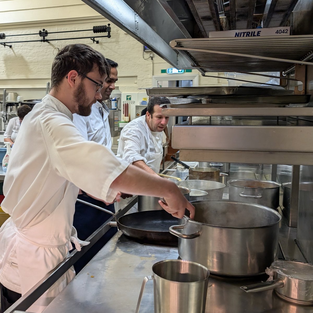MerchantTaylor1's tweet photo. Still, no rest for our talented in-house Chef Team as they continue to create culinary magic in London's oldest working kitchen.
#HistoricKitchen #Culinary #Events #Dinners #InHouseCaterers https://t.co/kaCQgLX0Sh