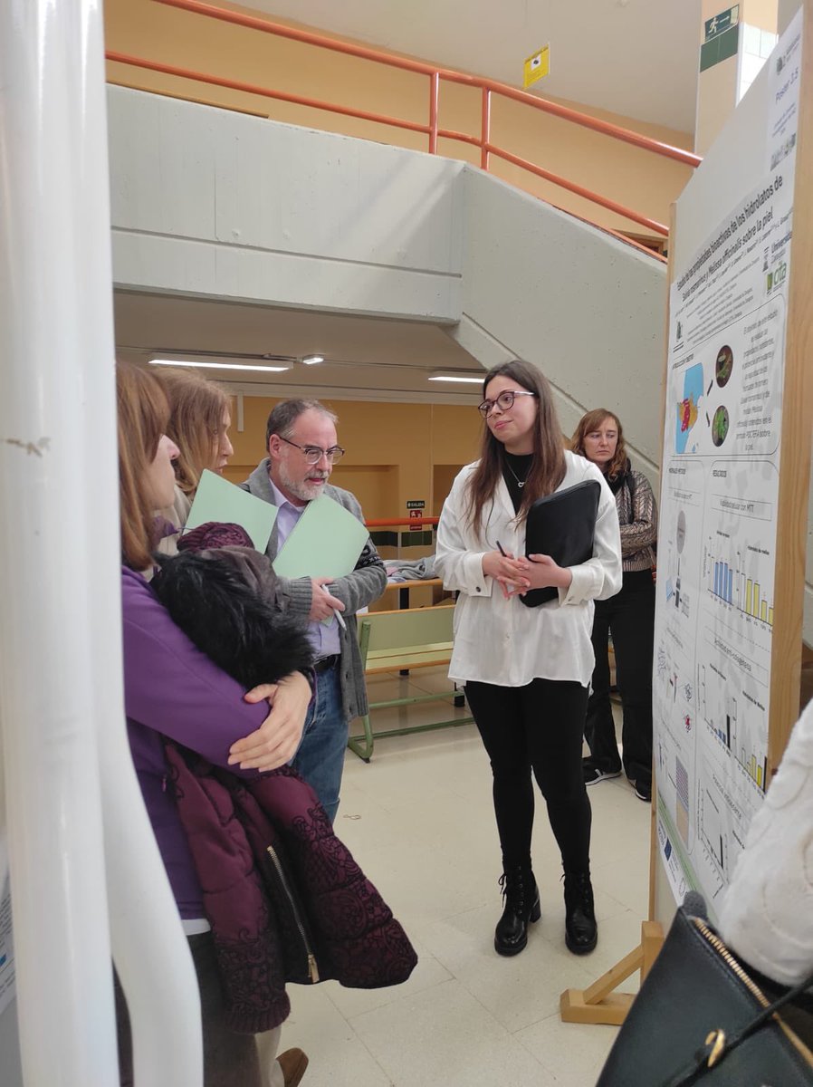 Proyecto CARUSO (@proyecto_caruso) on Twitter photo 🗣️ Lucía Gil, investigadora predoctoral de <a href="/unizar/">Universidad Zaragoza</a>, presenta las propiedades de los extractos de Romero y Melisa sobre la salud dérmica, del <a href="/Proyecto_CARUSO/">Proyecto CARUSO</a>, en la Jornada Jóvenes Investigadores del IA2 2024 <a href="/IA2_UZ_CITA/">IA2</a> 🦠💧🌿🧴 🗣️ Lucía Gil, investigadora predoctoral de <a href="/unizar/">Universidad Zaragoza</a>, presenta las propiedades de los extractos de Romero y Melisa sobre la salud dérmica, del <a href="/Proyecto_CARUSO/">Proyecto CARUSO</a>, en la Jornada Jóvenes Investigadores del IA2 2024 <a href="/IA2_UZ_CITA/">IA2</a> 🦠💧🌿🧴