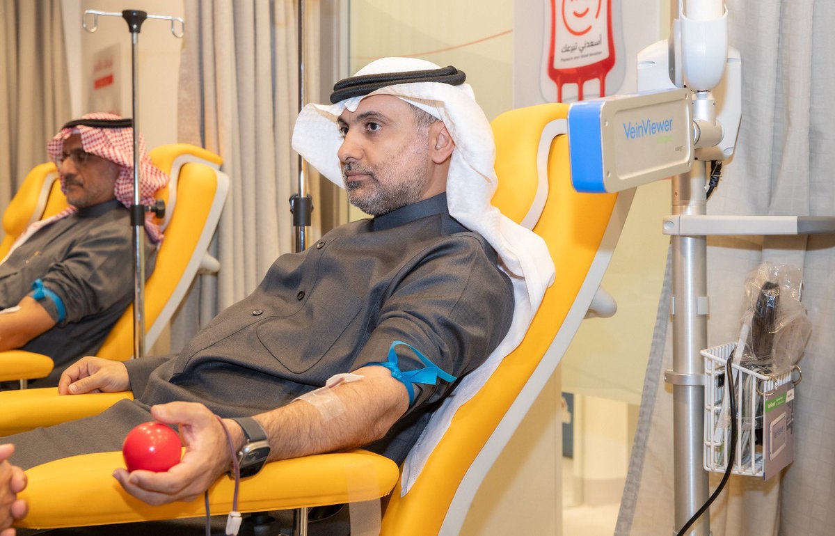 DAMY_MED's tweet photo. بخطوة تعكس دعم القيادة لتعزيز ثقافة العطاء وخدمة المجتمع.

جانب من مشاركة معالي #وزير_الصحة بالتبرع بالدم خلال افتتاح مركز #دمي_صحة للتبرع بالدم في المدينة الرقمية بالرياض https://t.co/tnswTFLtaZ
