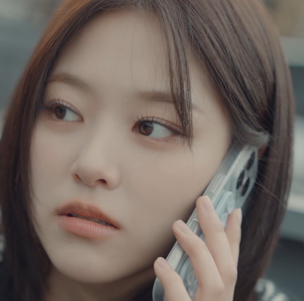 hyunjinlog's tweet photo. im not arguing with a girl who has big brown eyes whatever you say beautiful https://t.co/w8XacAjZZ4