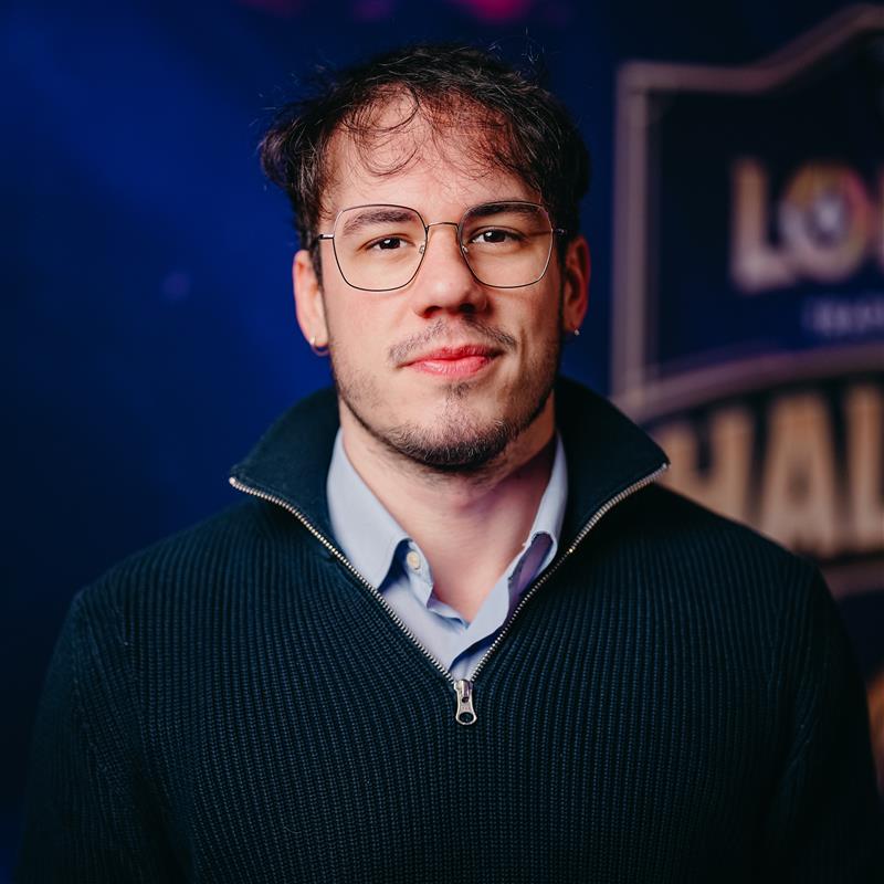 We would like to dedicate this post to our team member Domingo, who last week won the first Lorcana European Championship 💪🏽
To celebrate his victory we uploaded an interview to our YouTube channel where you can get to know him better 
youtu.be/3Zqn0U2RNeg?si…