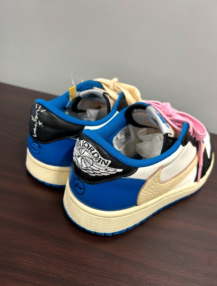 oreno_dry's tweet image. Travis Scott × Nike × Fragment 
Air Jordan 1 Low OG “Military Blue”

care cleaning &amp;amp;シューレース
スニーカーは基本洗えないのでケア的に👟

#travisscott #Nike #Fragment #airjordan #sneakers
 #スニーカー