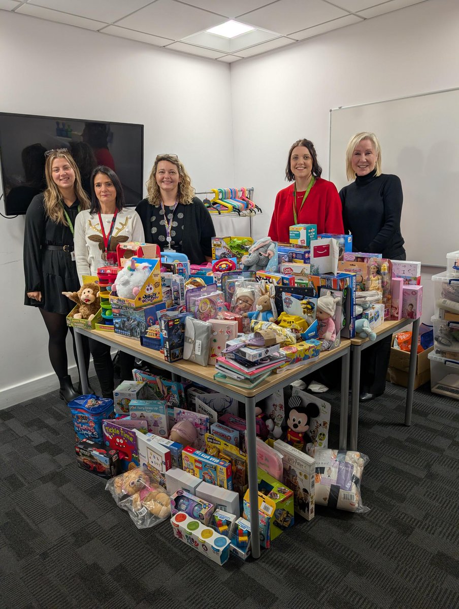 MorganLovell's tweet image. We've embraced the holiday spirit, donating gifts for children and raising funds for good causes! 
Sport in Mind, BBC Children in Need, Whitechapel Mission,  Bracknell Forest Council

🎄❤️ #socialvalue #charity #community #supportingcommunities #ChristmasJumperDay