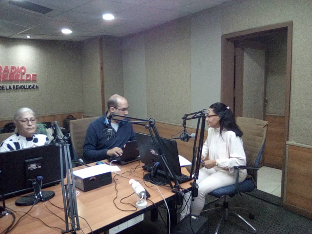 Minjus_Cuba's tweet photo. Comparecen: 
La viceministra @PilarCubaMinjus 
@Taysmj
 directora de la Caja de Resarcimientos, María del Carmen Cedeño, jefa de la Oficina de Atención a la Población del Palacio de la Revolución y profesor titular de la Facultad de Derecho de la UH https://t.co/RGA5JMHH9V