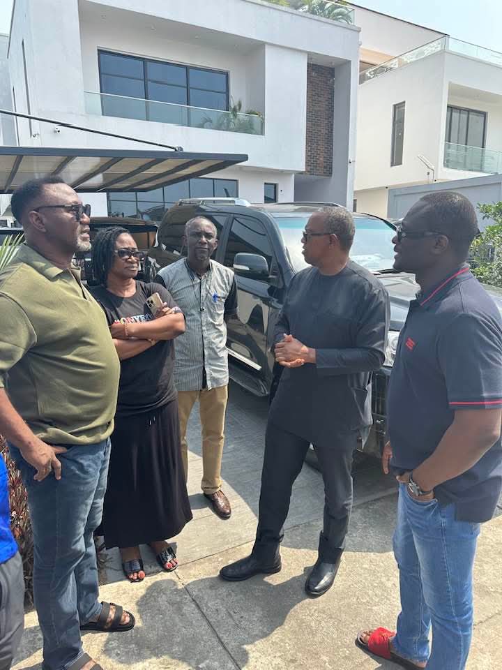 rev_yinkayusuf's tweet image. Peter Obi was in my house for the first time after starting the Obidient movement.
My dear friend His excellency Peter Obi was in our house this morning. For the first time, my wife and I told him the story of how I started the phenomenal Obidient movement from my office.
