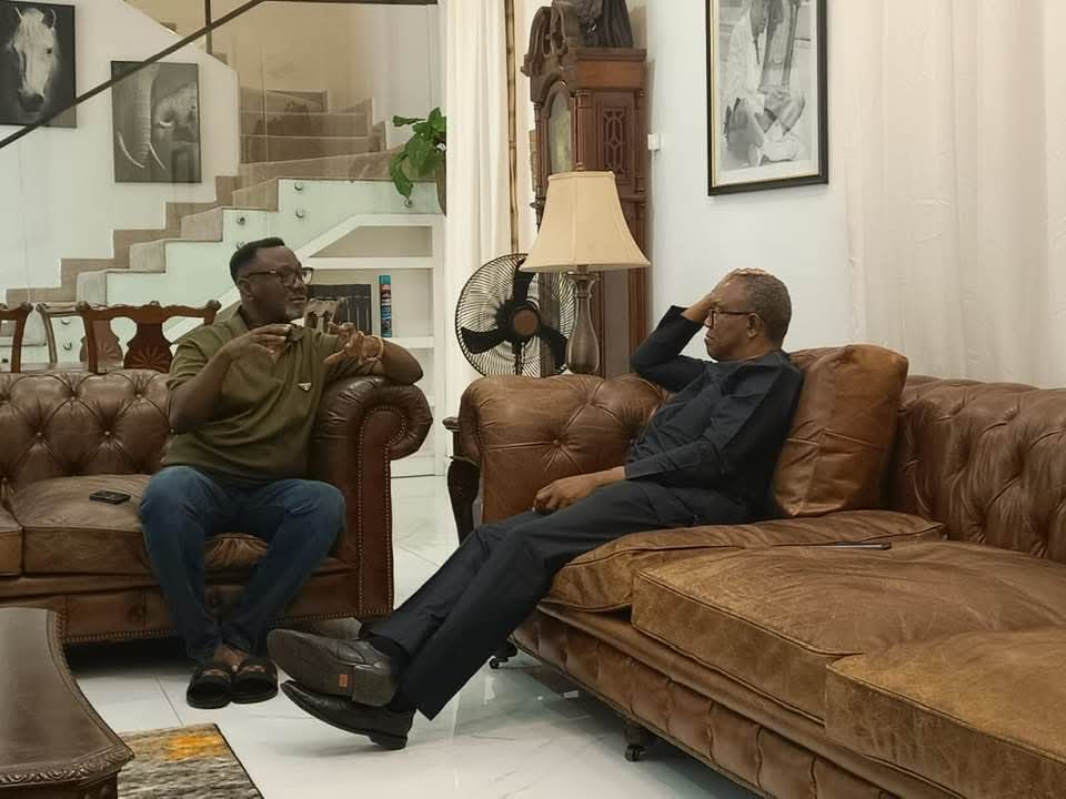 rev_yinkayusuf's tweet image. Peter Obi was in my house for the first time after starting the Obidient movement.
My dear friend His excellency Peter Obi was in our house this morning. For the first time, my wife and I told him the story of how I started the phenomenal Obidient movement from my office.