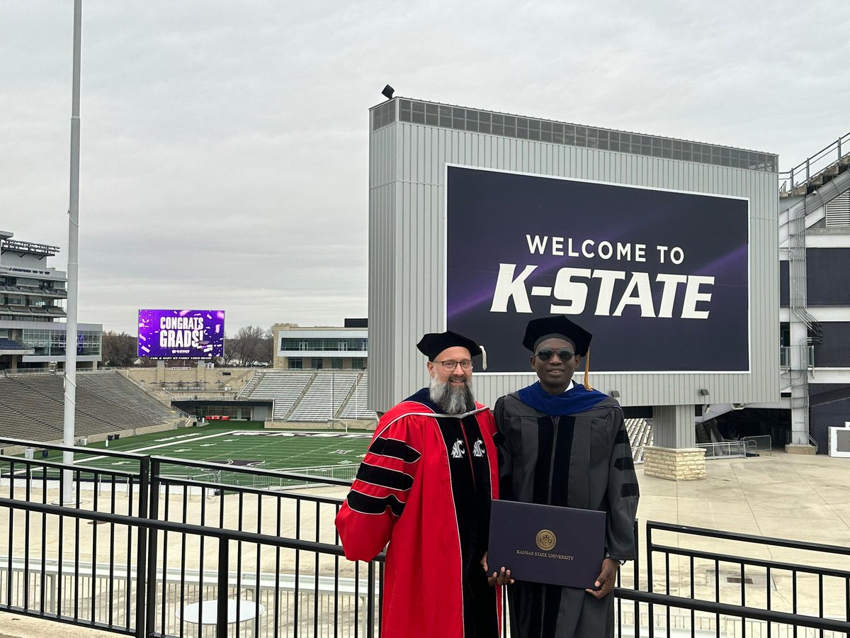 CYFIfellows's tweet photo. A hearty congratulations to 2017 CYFI fellow, Olalekan Ayodele Sipasi @SipasiOA , on earning his Doctor of Philosophy in Horticulture and Natural Resources.

Cheers to more success!! https://t.co/gMuOYHzsZs