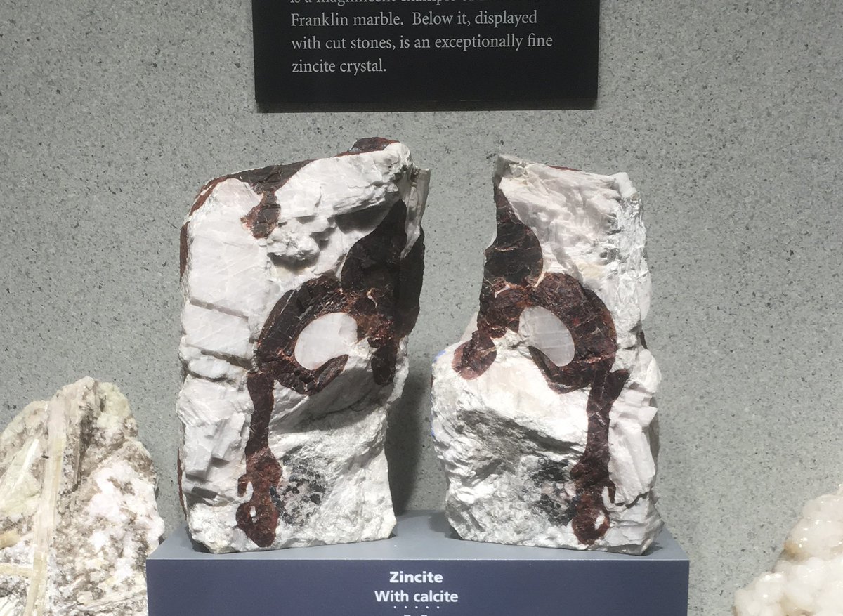 andersonmineral's tweet photo. Very sculptural zincite in calcite. If you put the two blocks together the swirls of the zincite would look like a fleur de lis ⚜️. #MineralMonday #GeoscienceTwitter https://t.co/hxppPwklGX