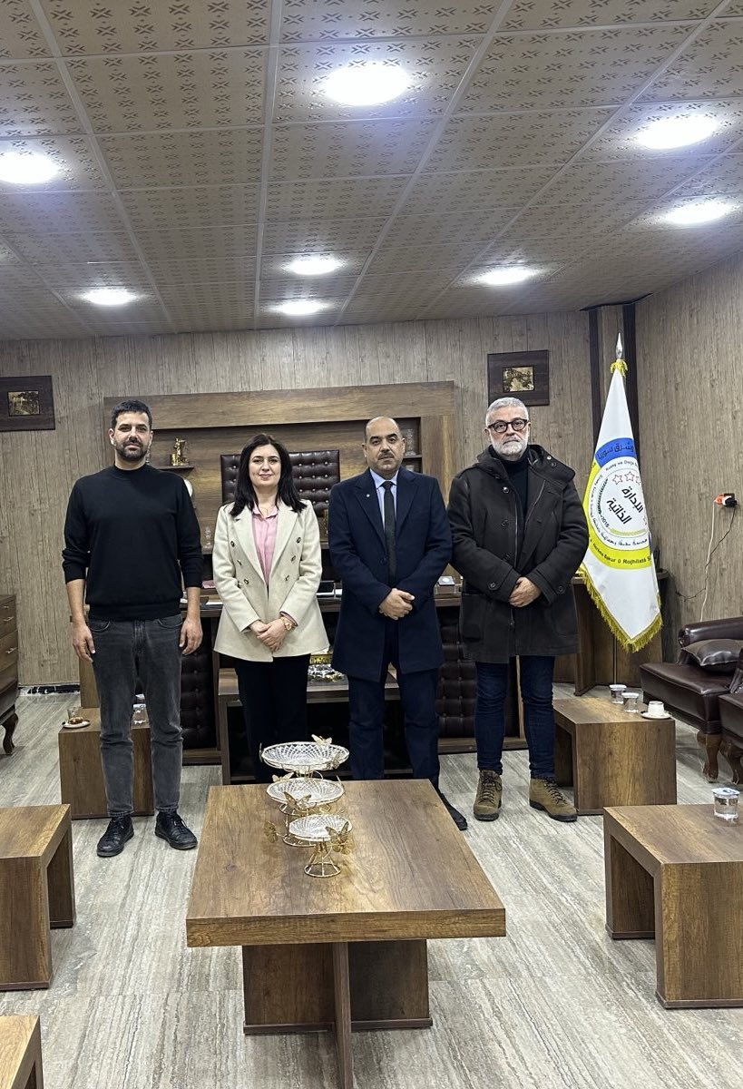 Som a Rojava per a donar suport al projecte de la DAANES per a Síria. Un projecte democràtic i respectuós amb la diversitat, un projecte per a la pau entre els pobles i pels drets humans i col.lectius.
<a href="/aanes__official/">الإدارة الذاتية الديمقراطية لإقليم شمال وشرق سوريا</a> <a href="/relationaanes/">Department of Foreign Relations of the DAANES</a> <a href="/AANES_rep_eu/">DAANES Representation in Europe</a>