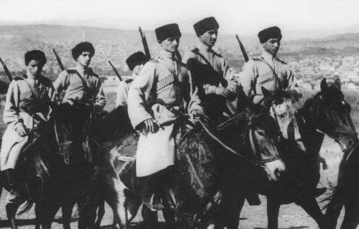 DGM_Divulga's tweet photo. ▶️ Con todo, podemos ver la dualidad del pueblo cosaco. Un pueblo que se rebeló ante los intentos de opresión de las potencias de la época, pero que acabó sirviendo a los intereses del zar y siendo instrumentalizado por este, ya sea contra Napoleón o en la Revolución de 1917. https://t.co/ze62fS3fQw
