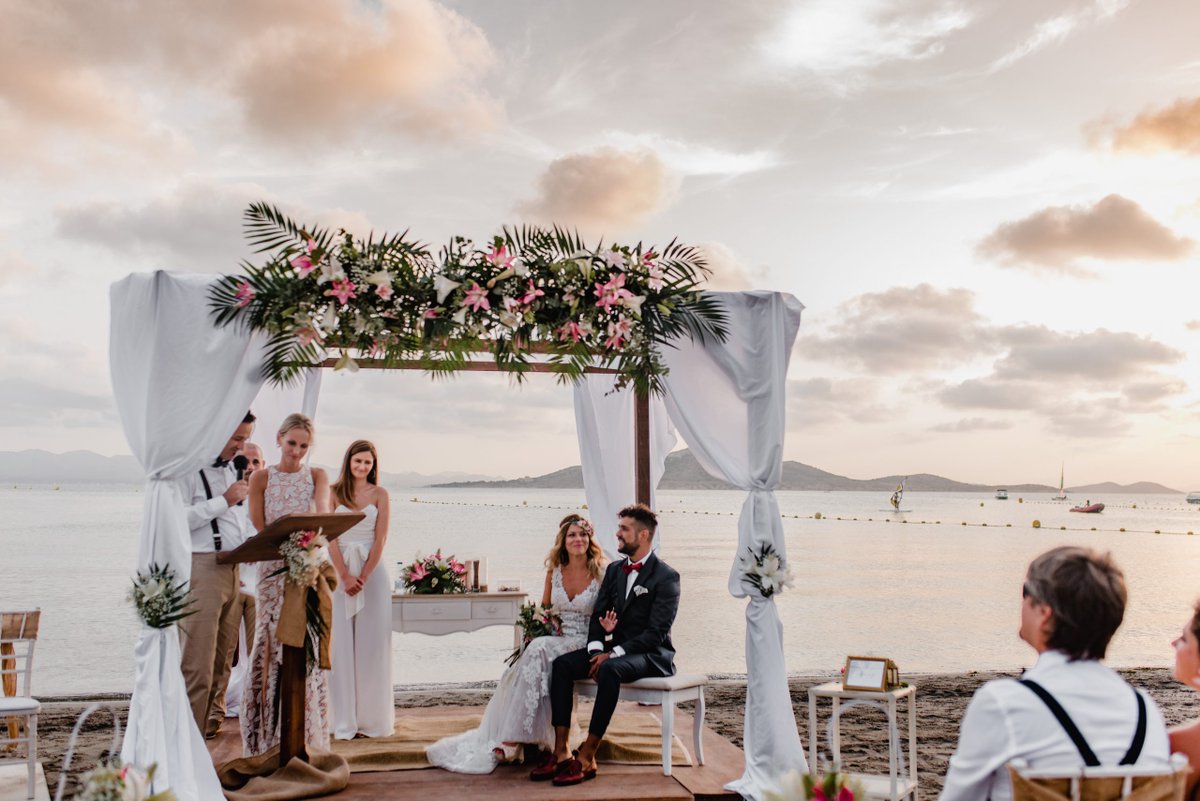 areasunset_'s tweet photo. Aunque parezca de película, es real!!!!

Así de bonito queda nuestro altar. 😍

¿Y lo mejor? No hace falta imaginar el día de tu boda, puedes hacerlo posible con nosotros. 🫢🌟 https://t.co/YBPUsunVbc