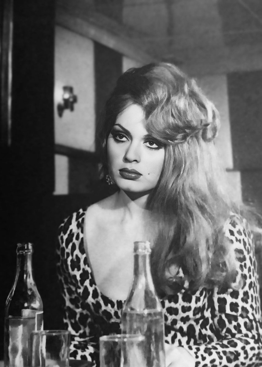 TurkeySecular's tweet image. Türkan Şoray, Vesikalı Yarim (1968)