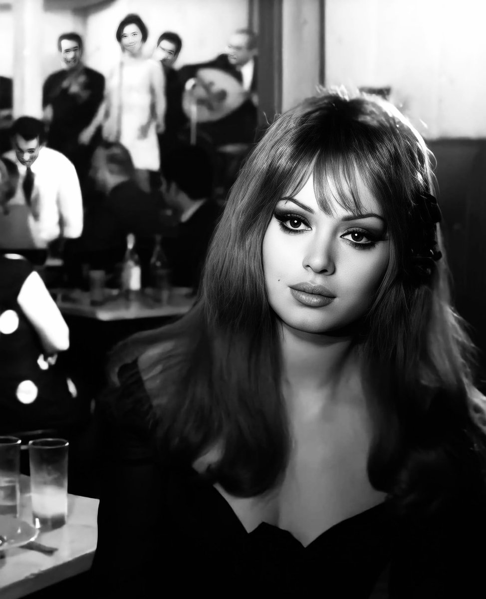 TurkeySecular's tweet image. Türkan Şoray, Vesikalı Yarim (1968)