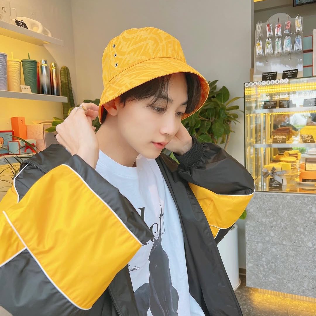 ikighannie's tweet photo. facts about jeonghan that you might not know ; a thread https://t.co/I0aLGj8jIm
