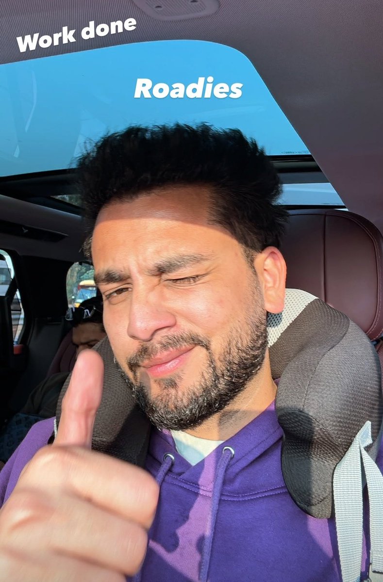elvisharmy's tweet photo. Completed shooting at 3 AM last night and announced a new show today. ❤️🥺
Now hosting Laughter Chef Show Season 2.
Congratulations, @ElvishYadav bhai!
#ElvishYadav #ElvishArmy https://t.co/6yMu7rqyMo