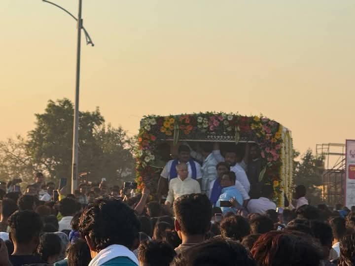 AshitLahane2's tweet photo. शहीद भीमसैनिक सोमनाथ सूर्यवंशी यांना अखेरचा क्रांतीकारी जय भीम 🥹💙 https://t.co/Y2k3i6NJZy
