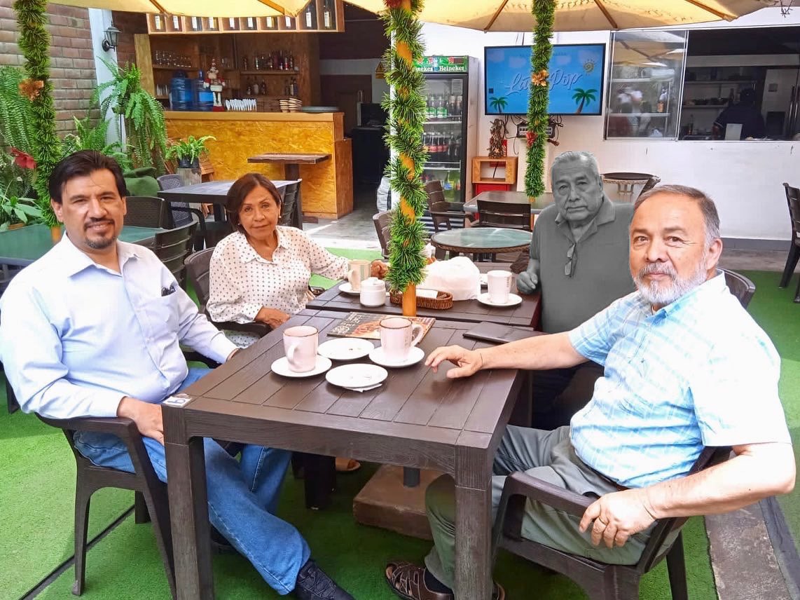 Esta foto es de una reunión con Rodrigo Arce y mi mamá, unos días antes de la Navidad del 2022.

Mi más sentido pésame a su esposa, hijos y familia.

Siempre estarás en nuestras oraciones, Q:. H:. Luis Baltazar o como te decíamos Lucho.
