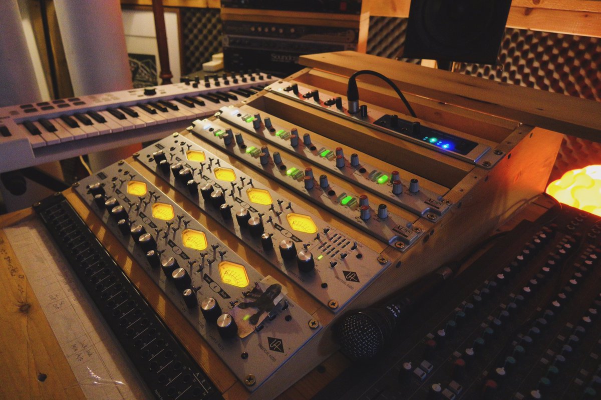 Now equipped with 16 channels of analog goodness
- 2x SSL XLogic Alpha VHD Pre
- 2x UA Twin Finity 4-710d
.
whitebearstudios.co.uk
.
#recordingstudiomanchester
#musicproduction #musicproducer 
#manchesterrecordingstudio 
#mixingengineer #preamp #ssl #ua