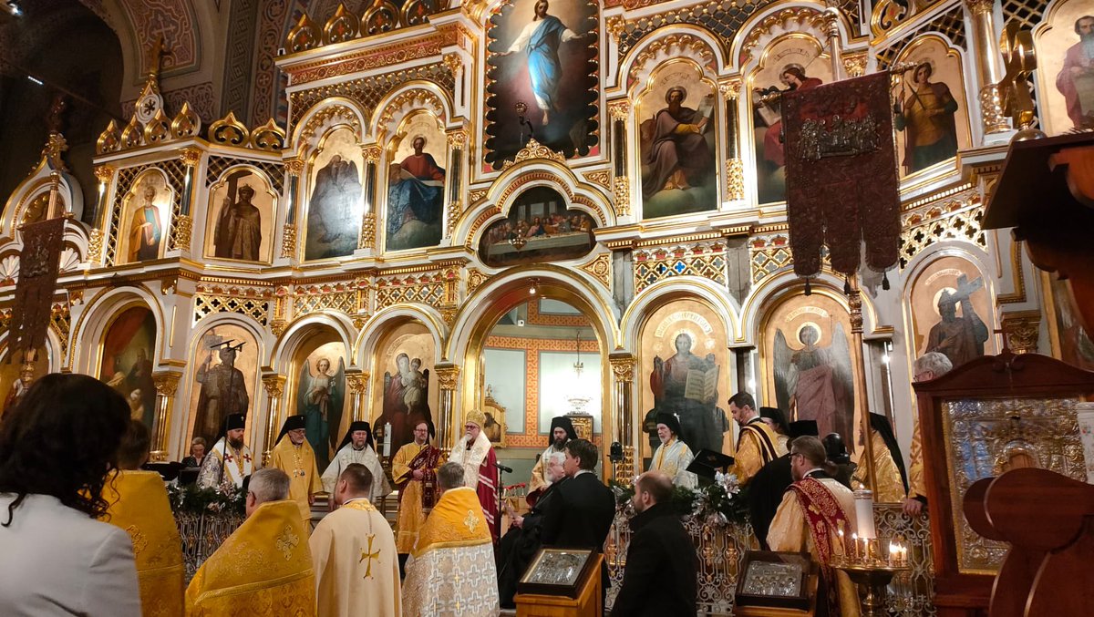 SRBinFinland's tweet photo. Enthronement of the new Archbishop of Helsinki and all 🇫🇮 at the Uspenski Cathedral. Ambassador Janković was honoured to meet H.E. Archbishop Elia. 🇷🇸🤝🇫🇮

#Sebia #Finland #Orthodox https://t.co/r55apB8wCC