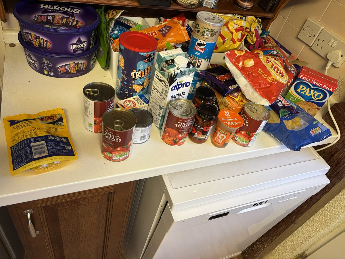 lpcoulbe's tweet photo. @sainsburys not a good experience with this weekends delivery. Two day out of date soup, and a rotten vegetable that has contaminated around 16 other items, and prevented us from having our planned lunch on Sunday. I need to speak with someone about this. https://t.co/hMN9GCVXRp