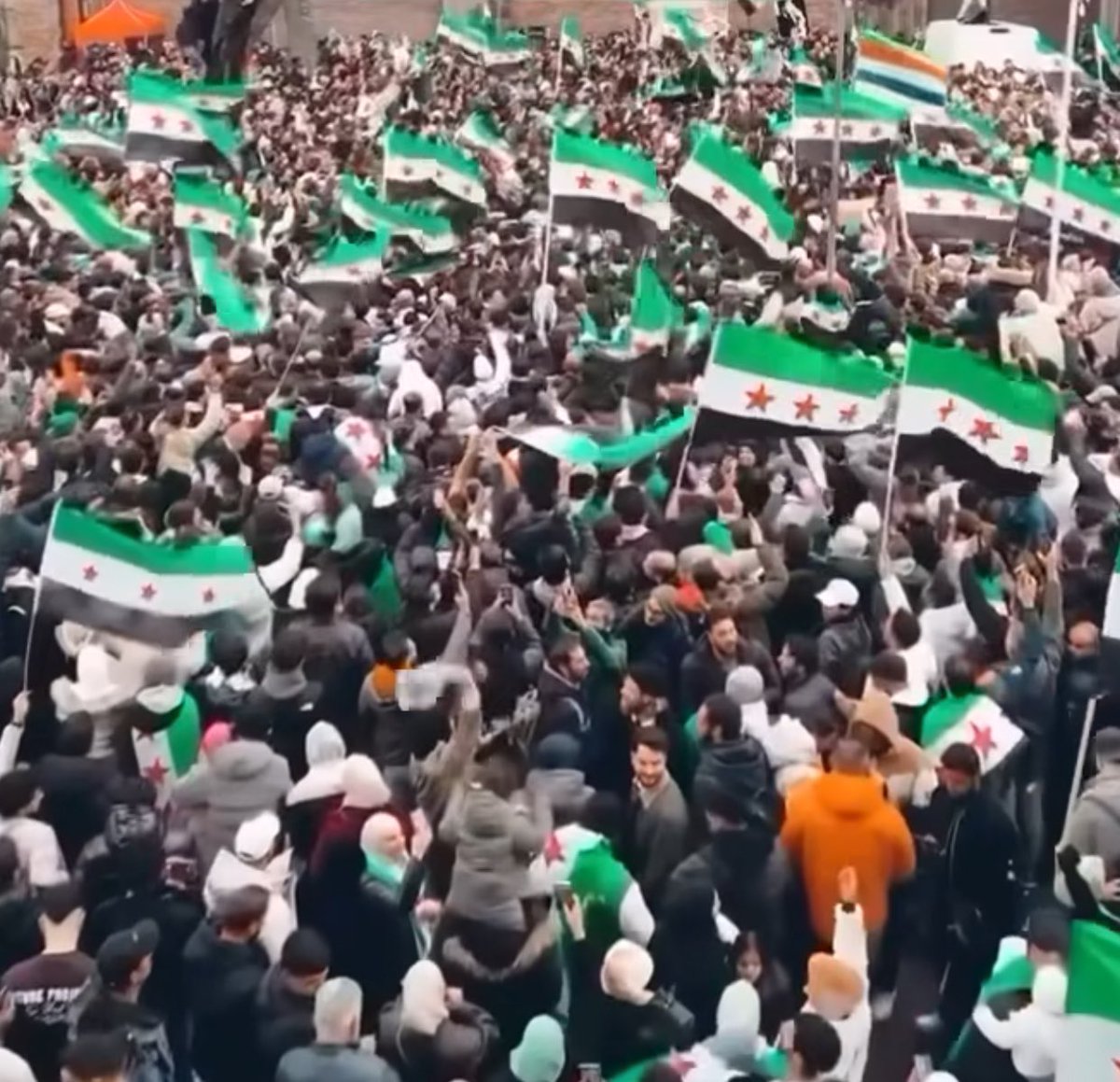 هيئة التفاوض السورية والقرار ٢٢٥٤ انتهى عملها تماماً لسببين : أثبتت فشلها التام خلال سنوات عملها تحت إشراف المبعوثين الدوليين ومنهم ديمستورا الذي فرغ التفاوض من محتواه واخترع قصة السلال الأربعة لكسب الوقت لصالح النظام وقبلت المعارضة العصماء وقتها ذلك ، ثم الحالي بيدرسون الذي يعمل