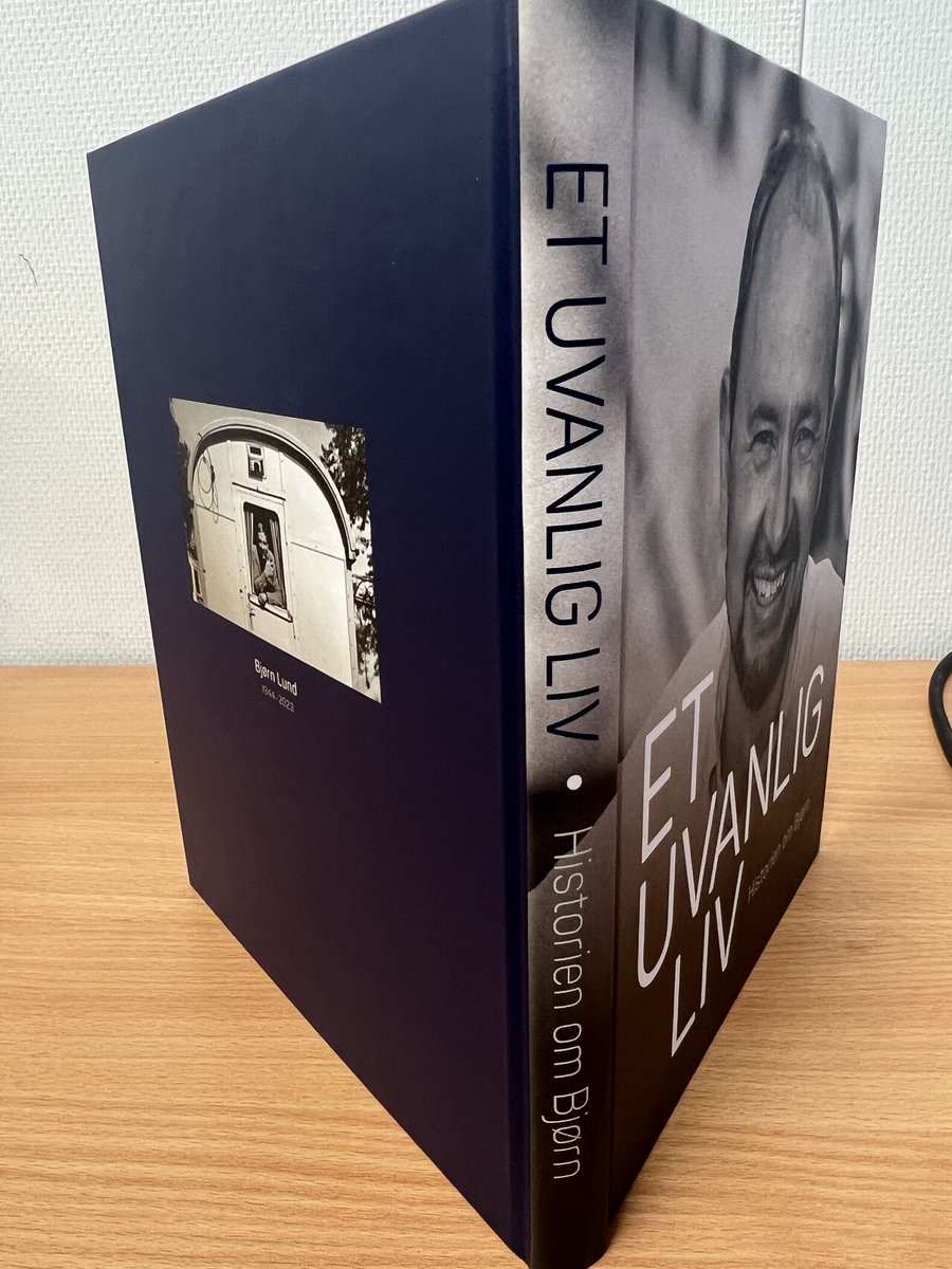 Interlink_LG's tweet photo. Our MD, John Hudd, had the honour of attending the launch of 'Et Uvanlig Liv' this past week, for the release of of the late Bjørn Lund's autobiography, founder of the Lund Gruppen. 

It was a meaningful occasion to honor his legacy, now in print, alongside industry colleagues. https://t.co/ltFHyWkFHh