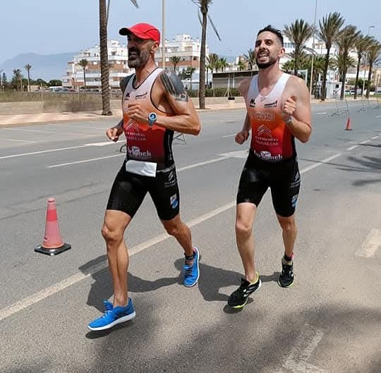 FedAndaluzadTri's tweet photo. Hoy estamos de luto por la pérdida de nuestro compañero Alfonso Magdaleno.
De los primeros triatletas que hubo en Almería. 
Tu familia deportiva se queda coja y con un gran vacío que dejas en tus compañeros.
Allá donde estés…..HASTA SIEMPRE ALFONSO. https://t.co/pqv7TwdZCe