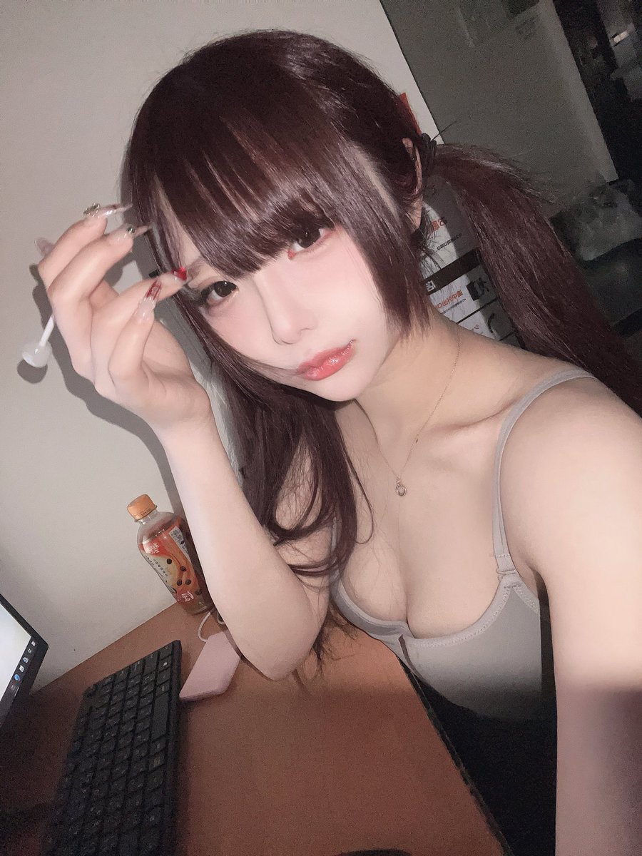 ネカフェの隣部屋のお姉さん https://t.co/2mqfncUKQg