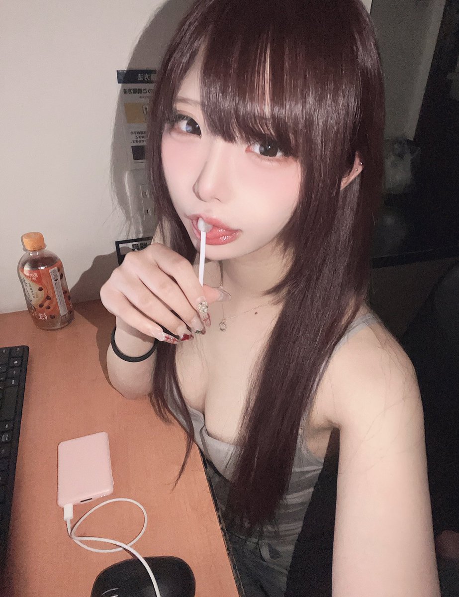 ネカフェの隣部屋のお姉さん https://t.co/2mqfncUKQg