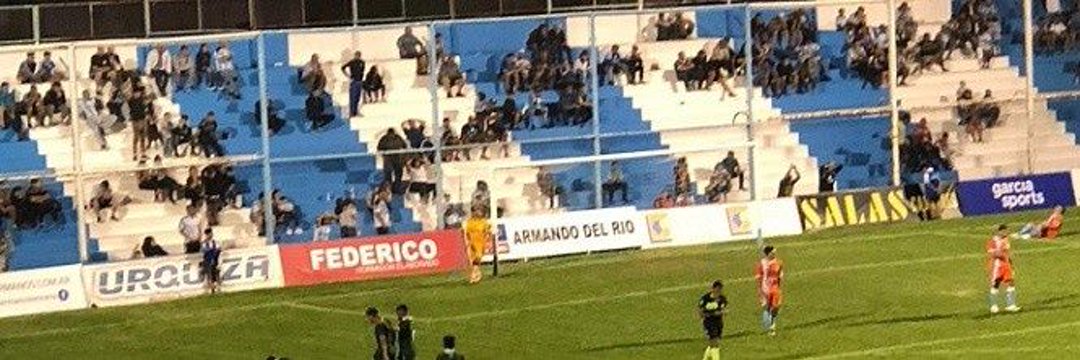 CbaClubes's tweet photo. @Krry_ Algo normal por nueva italia. El equipo de los 5mil hinchas jajaajajajajajaja. Como no vas a poder llenar ese metegol para 10mil personas ???? https://t.co/4oTjiAUC1z