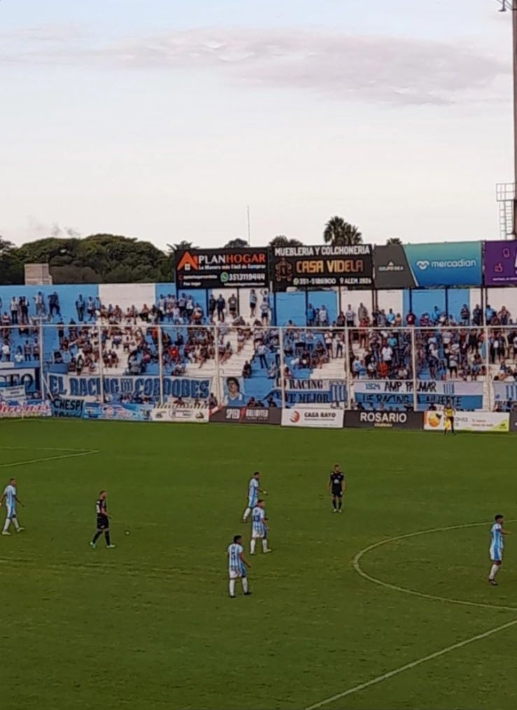 CbaClubes's tweet photo. @Krry_ Algo normal por nueva italia. El equipo de los 5mil hinchas jajaajajajajajaja. Como no vas a poder llenar ese metegol para 10mil personas ???? https://t.co/4oTjiAUC1z