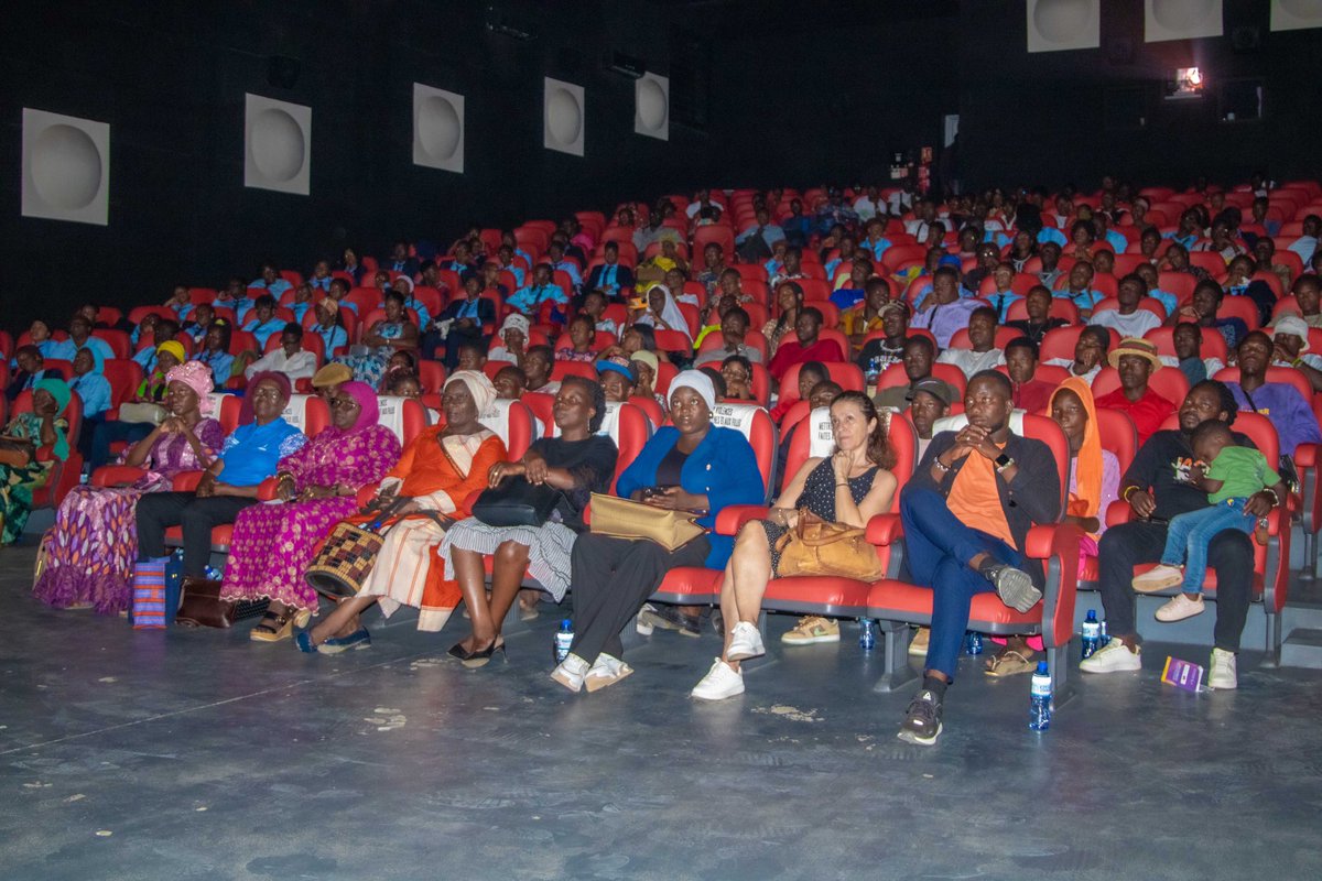 Le 9 décembre dernier, les jeunes du #Togo ont pris la parole.

« Le silence face aux #violencesdomestiques tue. Pour briser cette chaîne de silence, il faut en parler à son entourage et dénoncer les cas de violences », a déclaré Ayité Hillah 
« Il est urgent de sensibiliser les