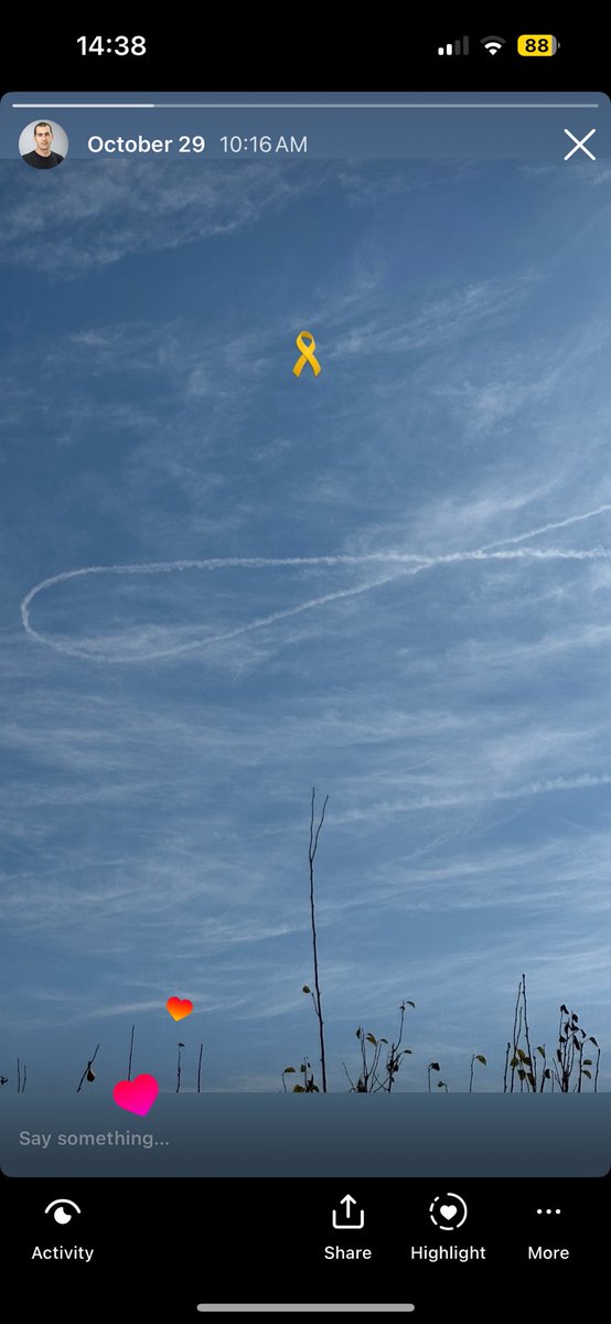 מבין שבמרכז הארץ מופתעים שמטוסים משאירים שובל וחושדים שמדובר אולי במסרים סמויים. כמו כן אתם מוזמנים אלי גם לאינסטגרם guyvaron