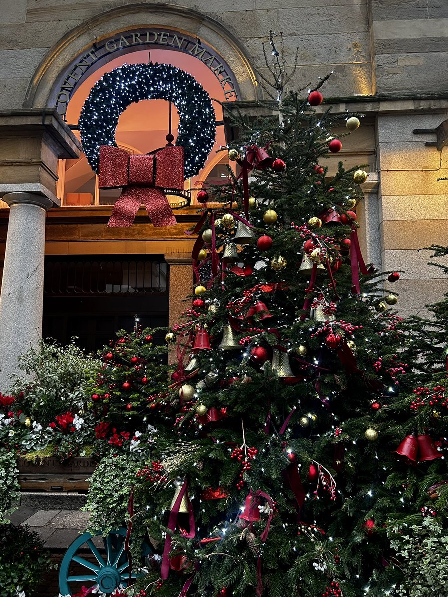 emer_theodore's tweet photo. Girlie Christmas London Trip✨🎄❄️❤️ https://t.co/xPEXm3Pzf3