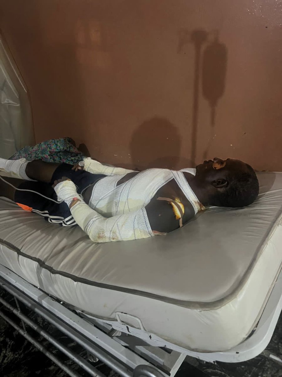 Uptownoflagos's tweet image. A Dark December for me was the last thing I envisioned. 💔

Ghastly Gas explosion at my Family house yesterday, 3 of my brothers critically down on ICU. All has been moved down to FTH Acute Burn Dept. (The 3rd hospital)

Your Urgent prayers please. 🙏

Just landed the scene.