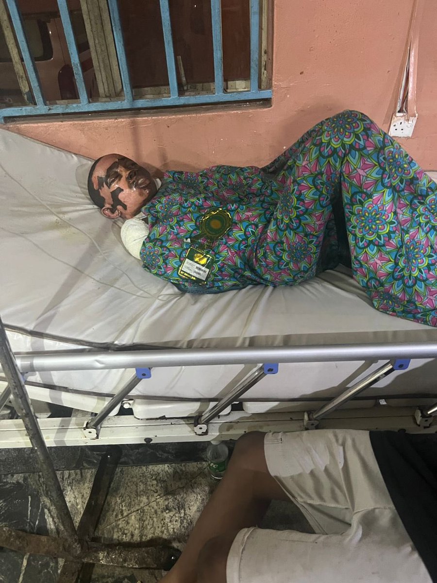 Uptownoflagos's tweet image. A Dark December for me was the last thing I envisioned. 💔

Ghastly Gas explosion at my Family house yesterday, 3 of my brothers critically down on ICU. All has been moved down to FTH Acute Burn Dept. (The 3rd hospital)

Your Urgent prayers please. 🙏

Just landed the scene.