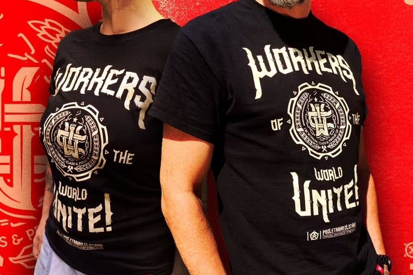 ⚒️WORKERS UNITE⚒️

Este diseño y mucho más material de <a href="/prltrn_cloth/">Proletarian_cloth</a> en nuestros percheros.

Bestiarioshop.com

#bestiarioshop #proletarian #vallekas #vendedoresdeodio