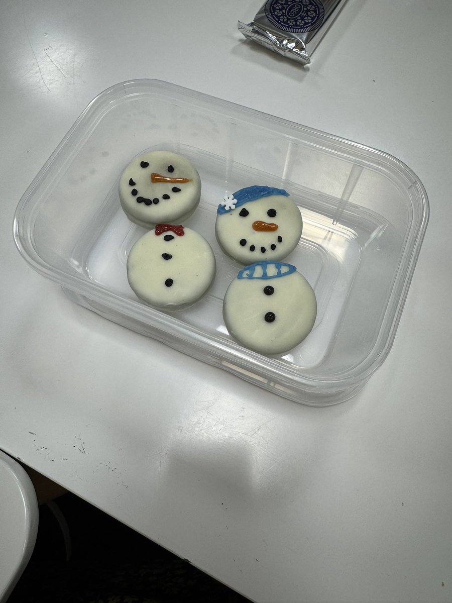 Laura McCallion tweet media